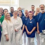 16 Personen wechselten mit Chefarzt Dr. Adrian Vizireanu (rechts) von Altdorf nach Rummelsberg.