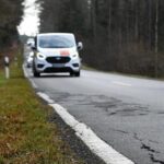 Die Straße ist seit Jahren marode. Ausgebrochene Flickstellen will das Landratsamt nun abfräsen lassen.