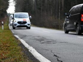 Die Straße ist seit Jahren marode. Ausgebrochene Flickstellen will das Landratsamt nun abfräsen lassen.