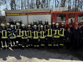 Nach einer zweiwöchigen Ausbildung mit insgesamt sechs Übungseinheiten legten die 17 Teilnehmer die Stufen eins bis sechs erfolgreich ab.