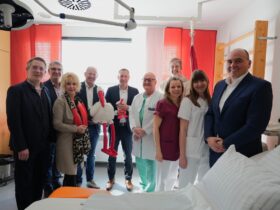 Übergabe des Förderbescheids 2026 im „Zukunftsprogramm Geburtshilfe“ im Krankenhaus Lauf.
