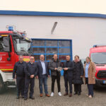 Bei der Schlüsselübergabe in Hohenstadt: KBI Thorsten Brunner, KBR Holger Herrmann, Bürgermeister Armin Haushahn, Vermieter Frank Sperber, Landrat Armin Kroder, sowie Julia Meyer und Karina Pawlik vom Landratsamt (v.l.).
