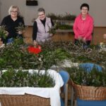 Der Frühlingsbasar des Handarbeitskreises findet am Palmsonntag statt. Deswegen gibt es, einer alten katholischen Tradition zufolge, auch Handsträußchen aus Palmzweigen.