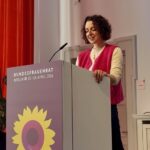 Dr. Bianca Pircher bei ihrer Rede beim Bundesfrauenrat der Grünen in Berlin. Die Kommunalpolitikerin setzt sich auch für ein eigenes Frauenhaus im Landkreis ein.