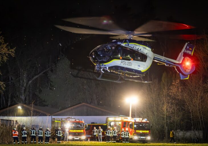 Die Feuerwehr Moosbach hat eine Übung mit der Hubschrauberstaffel der Polizei (Edelweis) durchgeführt.