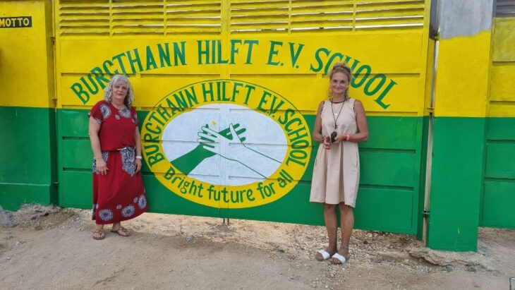 Glücklich über das Voranschreiten ihres Projekts: Ute Pöperny (links) und Gudrun Hartmann von Burgthann hilft.