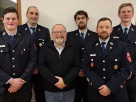 Das Bild zeigt die Beförderten zusammen mit den beiden Vorsitzenden und Stadtrat Wolfgang Wein.