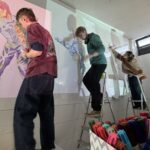 Die Teilnehmer des Leistungsfachs Kunst bemalten die Wände und wurden bei der Umgestaltung von weiteren Helfern unterstützt.