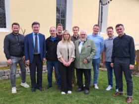 Die alte und neue Führungsriege des Kreisverbands Nürnberger Land des Hotel- und Gaststättenverbands: Neuer Vorsitzender wurde Hans Heberlein, zweite Vorsitzende Ramona Scharrer aus Großengsee.