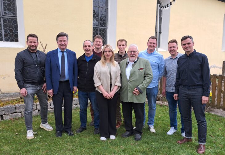 Die alte und neue Führungsriege des Kreisverbands Nürnberger Land des Hotel- und Gaststättenverbands: Neuer Vorsitzender wurde Hans Heberlein, zweite Vorsitzende Ramona Scharrer aus Großengsee.