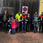 Unser Bild zeigt die Helferinnen und Helfer, die in Steinensittenbach Müll sammelten.