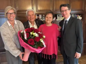 Die Erste Bürgermeisterin Ilse Dölle und der stellvertretende Landrat Manfred Bachmayer überbrachten ihre Glückwünsche. 
