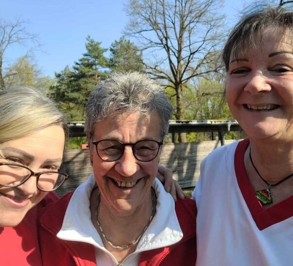 Ingrid Weißfloch (Mitte) geht in den Ruhestand. Ihre Nachfolgerin ist Antje Buchbinder (rechts). Neue Stellvertreterin wird Sabine Wolf-Ayhan (links).