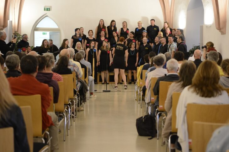„Pilsen Voice“ heißt der Chor aus dem deutschen Nachbarland, der am vergangenen Wochenende zu Gast im Kaisersaal der Laufer Burg war.