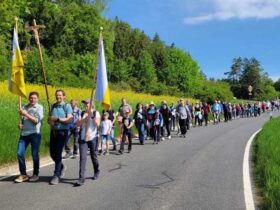 Schon Früh um 5 Uhr am Samstag brachen die Wallfahrtsteilnehmer aus vielen Ortschaften im PZ-Verbreitungsgebiet auf. Gemeinsames Ziel war die Heilige Dreifaltigkeit im Wallfahrtsort Gößweinstein.
