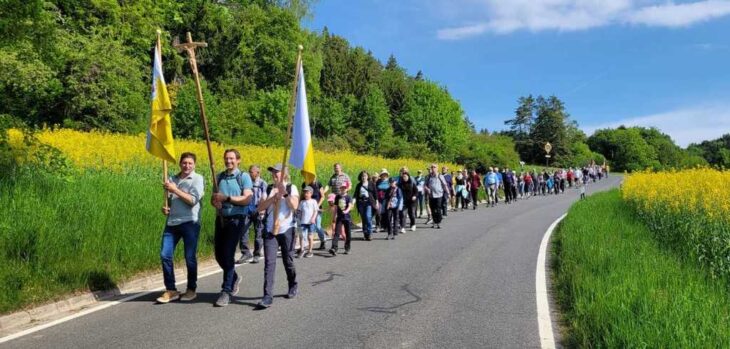 Schon Früh um 5 Uhr am Samstag brachen die Wallfahrtsteilnehmer aus vielen Ortschaften im PZ-Verbreitungsgebiet auf. Gemeinsames Ziel war die Heilige Dreifaltigkeit im Wallfahrtsort Gößweinstein.