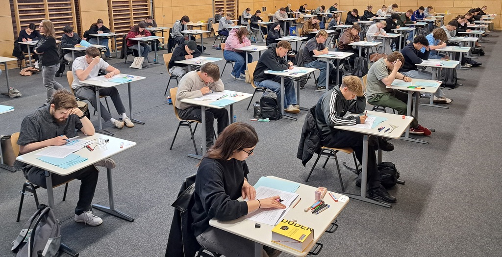 Prüfungsbeginn an der Fachoberschule in Lauf