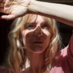 Lilli Tollkien stellt in Altdorf ihren Debütroman „Mit beiden Händen den Himmel stützen“ vor.
