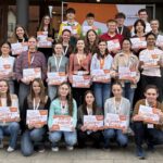 Unter den Finalisten für das Bundesfinale von Jugend präsentiert ist mit Emma Beau Elcamel (2. Reihe, Zweite von rechts) auch eine Schülerin des Leibniz-Gymnasiums in Altdorf.