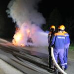 Auch das Löschen eines brennenden Holzhaufens war Teil der Übung.