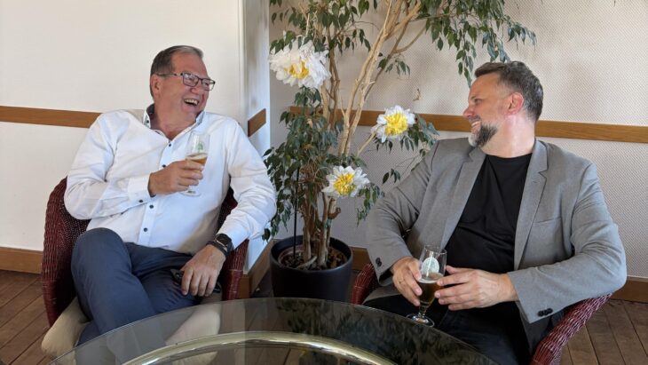 Der neue und der alte Bürgermeister der Gemeinde Burgthann: Rainer Bock (rechts) dankte Heinz Meyer für dessen langjähriges Engagement.