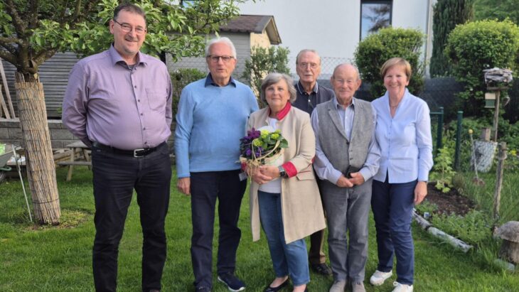 Das Foto zeigt die Führungsgremien der Kurlbaum-Stiftung und der Schülertafel (v. links): Alexander Körber, Helmut Doyen, Ursula Eggert, Frank Wimmer, Herbert Hofmann und Heidi Sponsel.