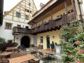 Der Innenhof der „Wolfschlucht“ ist ein echtes Schmuckstück.