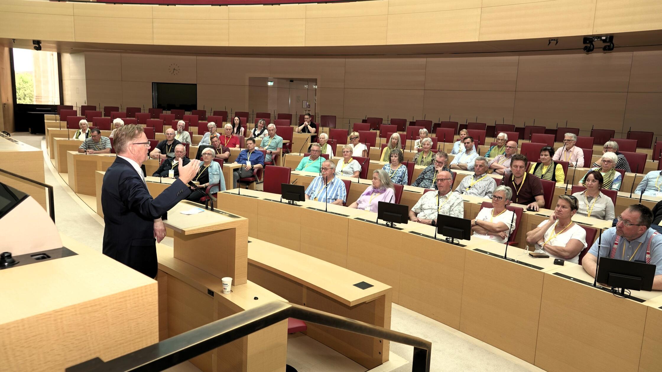 DAV Hersbruck und Landkreisbürger zu Besuch im Landtag