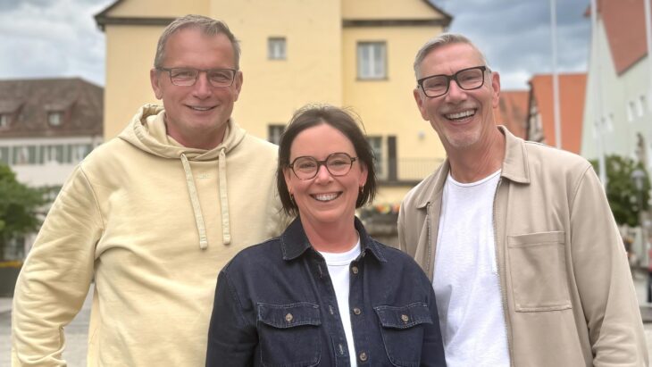Die beiden Ortsvorsitzenden Peter Uschalt (links) und Götz Reichel mit Elaine Schmidt als Vorsitzender der Frauen-Union.