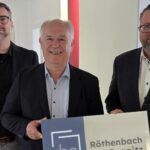 Der Erste Bürgermeister Klaus Hacker hat gemeinsam mit den beiden Geschäftsführern Andreas Böll und Bastian Streitberger die neuen Geschäftsräume der WBG besucht.
