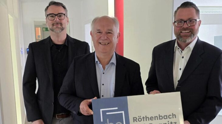Der Erste Bürgermeister Klaus Hacker hat gemeinsam mit den beiden Geschäftsführern Andreas Böll und Bastian Streitberger die neuen Geschäftsräume der WBG besucht.