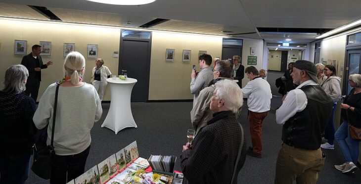 Landrat Armin Kroder eröffnete die Vernissage.