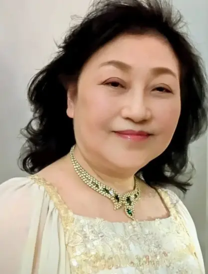 Eiko Hiromatsu singt auf der Burg Grünsberg.