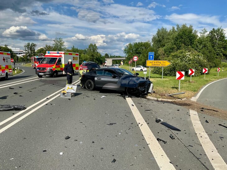 Vier Personen wurden zum Teil mittelschwer verletzt.