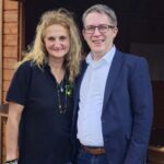 Burgthanns Zweiter Bürgermeister Thomas Ritter und  Gudrun Hartmann, Vorsitzende von Burgthann hilft, auf dem Fest.