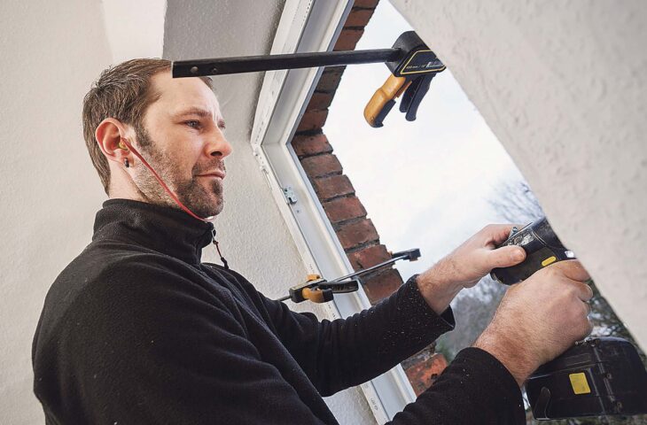 Mit der Einschubmontage ist der Fenstertausch schon in rund einer Stunde erledigt. Foto: AdobeStock / Ingo Bartussek