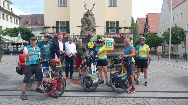 Dirk Neufeld, Peter Kraus, Norbert Dünkel, Bürgermeister Robert Ilg, Jürgen Bauer, Mika Koop, Katharina Gral, Wolfgang Will und Marie Schmidt (von links).