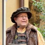 Besonders anschaulich wurde der Abend, als Valentin Starkgraf selbst auftrat und ausführlich sein Leben, seine Sorgen und Glückssträhnen schilderte. Charly Hartmann war „pelzverbrämt“ in die Rolle des damals reichsten Bürgers dieser Stadt geschlüpft und trug sehr gekonnt und überzeugend seine Rolle vor.
