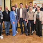 Das Bild zeigt (von links) Norbert Winkler, Gudrun Zeltner, Wolfgang Wein, Irmgard Raum, Volker Hegel, Marco Schnellinger, Jürgen Amann, Klaus Rostek (hinten), Tanja Heidner (davor), Marc Stefes, Martina Löhner, Marco Scharrer und Robert Ilg.