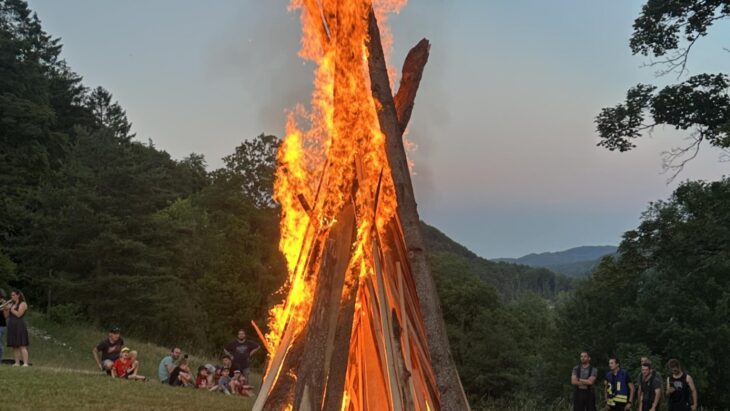 Die Pommelsbrunner Naturfreunde luden zur traditionellen Sonnwendfeier auf die Wied ein.