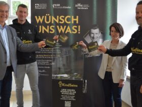Die Wunschbox im Rathaus Hersbruck für das neue Kinderhaus „KindSeins“ wartet auf Ideen und Anregungen der Bürgerinnen und Bürger.