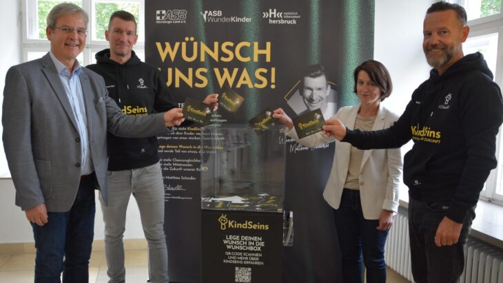 Die Wunschbox im Rathaus Hersbruck für das neue Kinderhaus „KindSeins“ wartet auf Ideen und Anregungen der Bürgerinnen und Bürger.