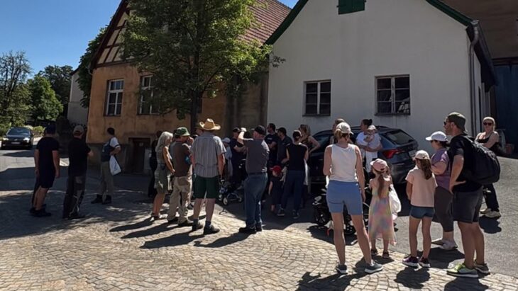 In Oberkrumbach waren Jung und Alt bei der Umweltaktion dabei.