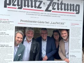 David Blank vom Bund der Selbstständigen Lauf, Bürgermeister Thomas Lang, der stellvertretende Landrat Helmut Brückner, Andrea Rübenach vom Bund der Selbstständigen in Bayern und Kai Herrmann, Geschäftsführer des Verlags Hans Fahner, bei der Veranstaltung.