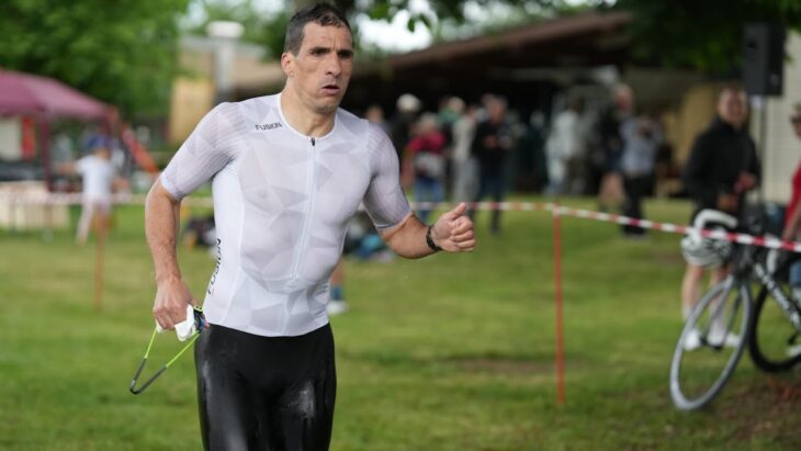 Richtig ranklotzen musste Johannes Egelseer auf den letzten Kilometern beim Feuchtwanger Triathlon.