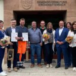 Von links: Verwaltungsfachwirtin Christine Vogel, Kämmerer Falk Tichatschke, Bauhofleiter Sven Munker, Geschäftsleiter Andreas Funk, zweiter Bürgermeister Johannes Bock, Erzieherin Diana Vizithum, erster Bürgermeister Klaus Albrecht, Kindergartenleitung Christiane Polster, Kinderpflegerin Sabine von Frantzky.