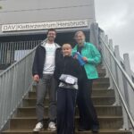 Zur Begrüßung überreichte Johannes Dischner die neuen Mitgliedsausweise, Präsente und ein beitragsfreies Jahr.