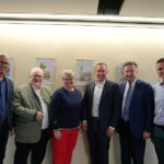 Von links.: Bernd Hölzel, Peter Bauer, Petra Hofmann, Landrat Armin Kroder, Gerhard Engelmann, Hans Heberlein.