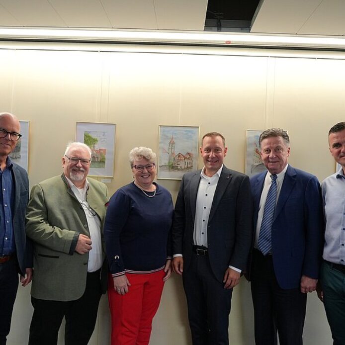 Von links.: Bernd Hölzel, Peter Bauer, Petra Hofmann, Landrat Armin Kroder, Gerhard Engelmann, Hans Heberlein.