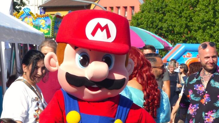 Beim Stadtfest in Röthenbach war 2025 auch „Super-Mario“ unterwegs.